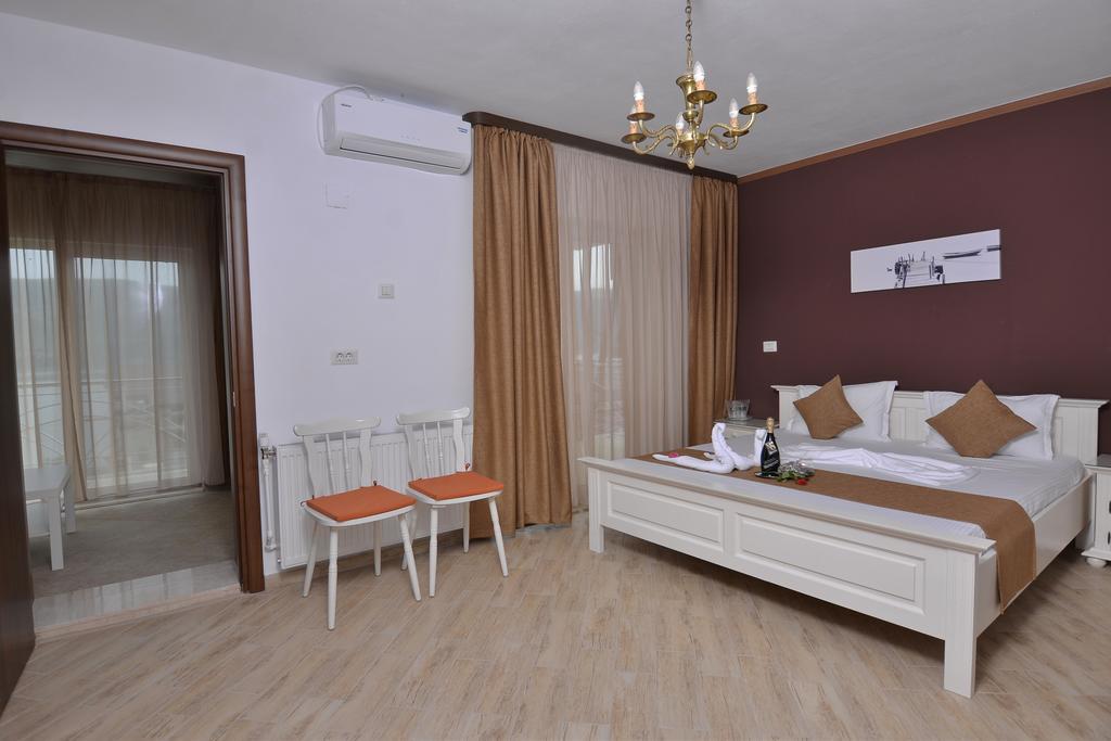 Casa Marina Hotel Eselnita Exterior photo